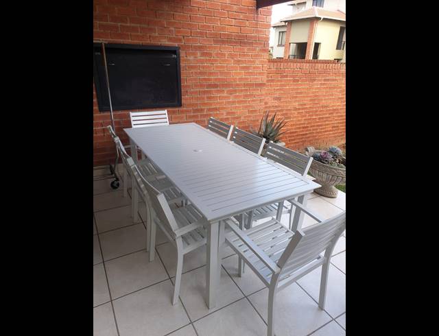 2 BEDROOM APARTMENT FOR SALE IN SUNNINGHILL